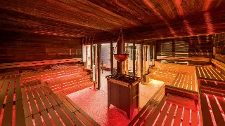 告别传统！广州按摩养生迎来科技革命：AI按摩椅、VR沉浸式体验，未来已来！