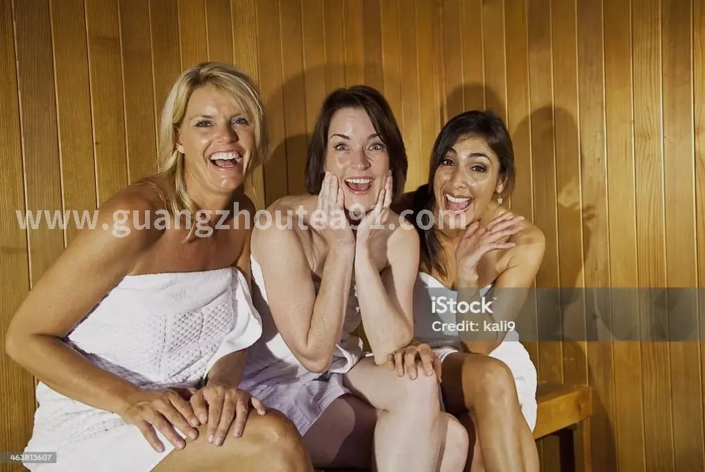 技师正在进行肩颈按摩